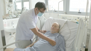 Truyền 20 lít máu hiếm cứu bệnh nhân sốt rét ác tính, nguy kịch