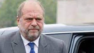 Bộ trưởng Tư pháp bị truy tố ra tòa vì lạm quyền