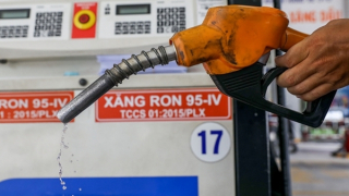 Cửa hàng xăng dầu găm hàng chờ lên giá để trục lợi có thể bị xử lý hình sự