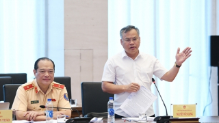 Trúng đấu giá xong phải gắn biển số vào xe chứ không thể "giữ khư khư rồi đầu cơ"