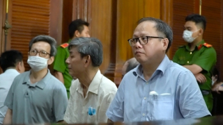 Bị cáo Tất Thành Cang bật khóc xin xem xét giảm nhẹ hình phạt cho cấp dưới