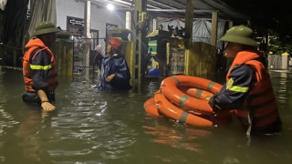 Trắng đêm vượt lũ đưa 6.500 người dân đến nơi an toàn