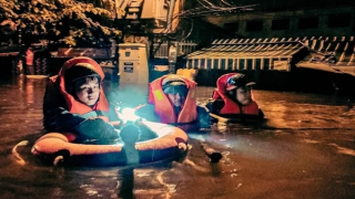 Giải cứu nhiều người mắc kẹt trong trận "đại hồng thủy" chưa từng thấy ở Đà Nẵng