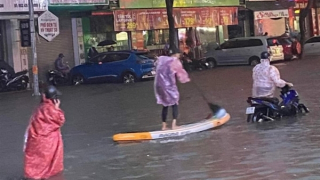 Miền Trung mưa tầm tã, nhiều nơi ngập sâu