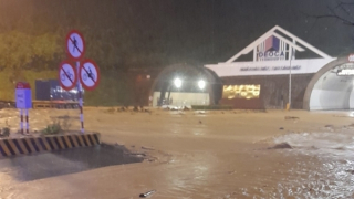 Đèo Hải Vân sạt lở nghiêm trọng, nhiều tuyến đường bị chia cắt