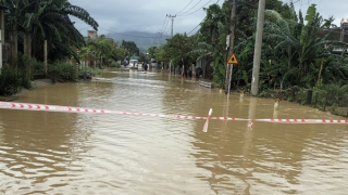 Bé trai 2 tuổi bị nước lũ cuốn trôi