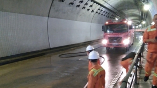 Hai ống hầm Hải Vân đã thông xe hoàn toàn