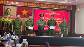 Khen thưởng các đơn vị khám phá vụ cướp tại nhà chủ tịch huyện