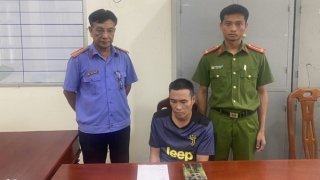 Dùng mô tô phân khối lớn vận chuyển 1 bánh heroin