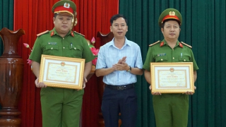 Khen thưởng tập thể, cá nhân tham gia bắt hung thủ vụ trọng án