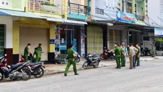 Mất mạng vì rút dao đâm bạn uống cà phê