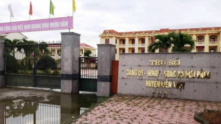 Chủ tịch xã bỏ nhiệm sở đi du lịch bị "xem xét hạ thi đua cả năm"