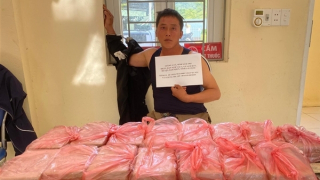 Bắt đối tượng băng rừng “cõng” 30 bánh heroin