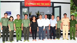 Công an tỉnh Trà Vinh bàn giao nhà tình nghĩa
