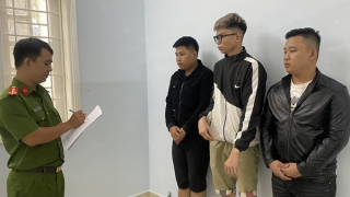 Bắt nhóm trộm điện thoại tại Điện máy Xanh trong đêm "đại hồng thủy"