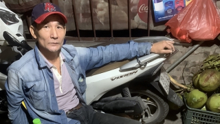 Dân cấp báo thông tin, CSGT khóa tay con nghiện thủ ma túy