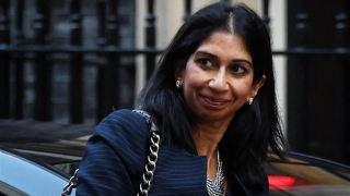 Vì sao Bộ trưởng Nội vụ Anh từ chức?