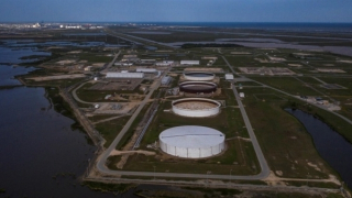 Mỹ tiếp tục "xả kho" hàng triệu thùng dầu dự trữ để ổn định thị trường