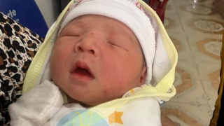 Bé gái sơ sinh bị bỏ rơi trước nhà hộ sinh tư nhân