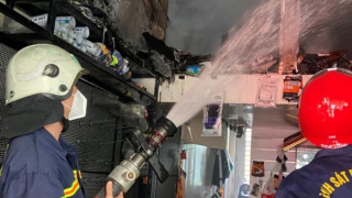 Chập điện, cửa hàng bán dụng cụ thể thao bốc cháy ngùn ngụt