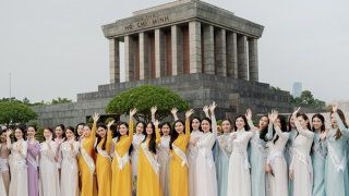 Thí sinh Hoa hậu Du lịch Việt Nam 2022 rạng rỡ khám phá Thủ đô Hà Nội