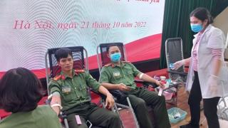 Công an Cửa khẩu Cảng hàng không Quốc tế Nội Bài hiến máu tình nguyện