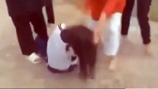 Nữ sinh lớp 7 bị bạn cùng trường đánh hội đồng, bắt quỳ gối