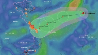 Áp thấp nhiệt đới vào biển Đông, miền Trung đón đợt mưa lớn