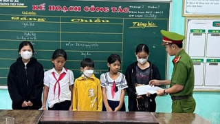 Kết nối yêu thương giúp đỡ người già neo đơn