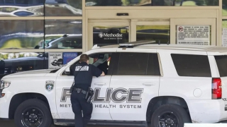 Tên cướp tài sản xả súng làm chết 2 y tá Mỹ