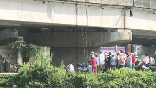 Người đàn ông tử vong trong tư thế treo cổ dưới gầm cầu