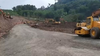 Thông tuyến Quốc lộ 15D lên cửa khẩu quốc tế La Lay