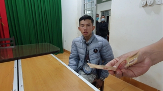 Giả danh Công an dừng xe cưỡng đoạt tiền học sinh