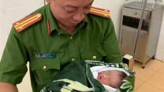 Trưởng Công an xã làm “bà đỡ” cho thai phụ ngay trên đường