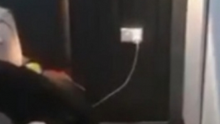 Sang thăm con trai, phát hiện thi thể gục trên vũng máu trong phòng ngủ