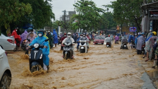 Đà Nẵng lại chật vật với nước ngập do mưa lớn