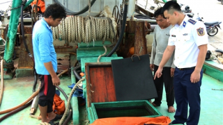 Liên tiếp phát hiện tàu cá chở dầu D.O không rõ nguồn gốc