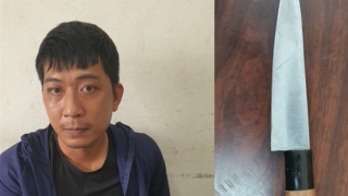 Bắt đối tượng bịt mặt, cầm dao xông vào phòng giao dịch BĐS cướp tài sản