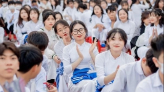 Giữ hay bỏ lớp không chuyên trong trường chuyên?