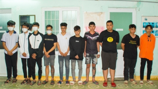 Hai nhóm thanh thiếu niên hẹn nhau giải quyết mâu thuẫn bằng dao