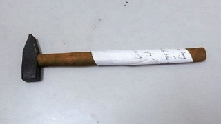 Lại thêm vụ giải quyết tình cảm bằng… búa