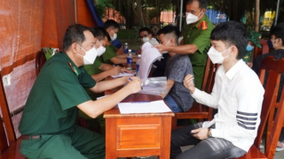 Hơn 800 lao động Việt Nam về nước qua Cửa khẩu quốc tế Mộc Bài