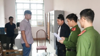 Vòi tiền làm “sổ đỏ”, nguyên Phó Giám đốc Văn phòng đăng ký đất đai bị bắt