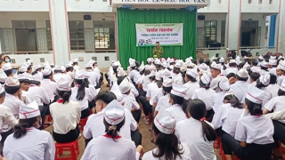 Cần giáo dục học sinh coi “trường học như gia đình”