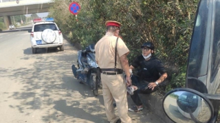 CSGT đưa nam thanh niên bị nạn đi cấp cứu kịp thời