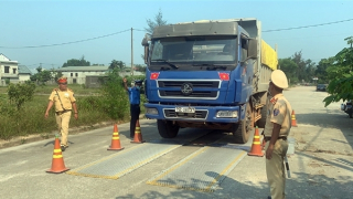 Xử lý nghiêm xe quá tải trọng để đảm bảo an toàn giao thông