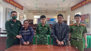 Bắt nhiều vụ vận chuyển hàng cấm, hàng lậu trên tuyến biên giới Lao Bảo