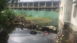 Xây chợ làm tắc cống thoát nước gây ô nhiễm môi trường