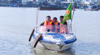 Kịp thời cứu nạn ngư dân khi tàu cá bị sóng gió đánh chìm