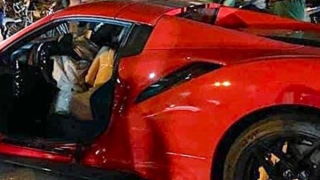 Cô gái mặc váy trong vụ siêu xe Ferrari đâm chết người có phải là người cầm lái?
